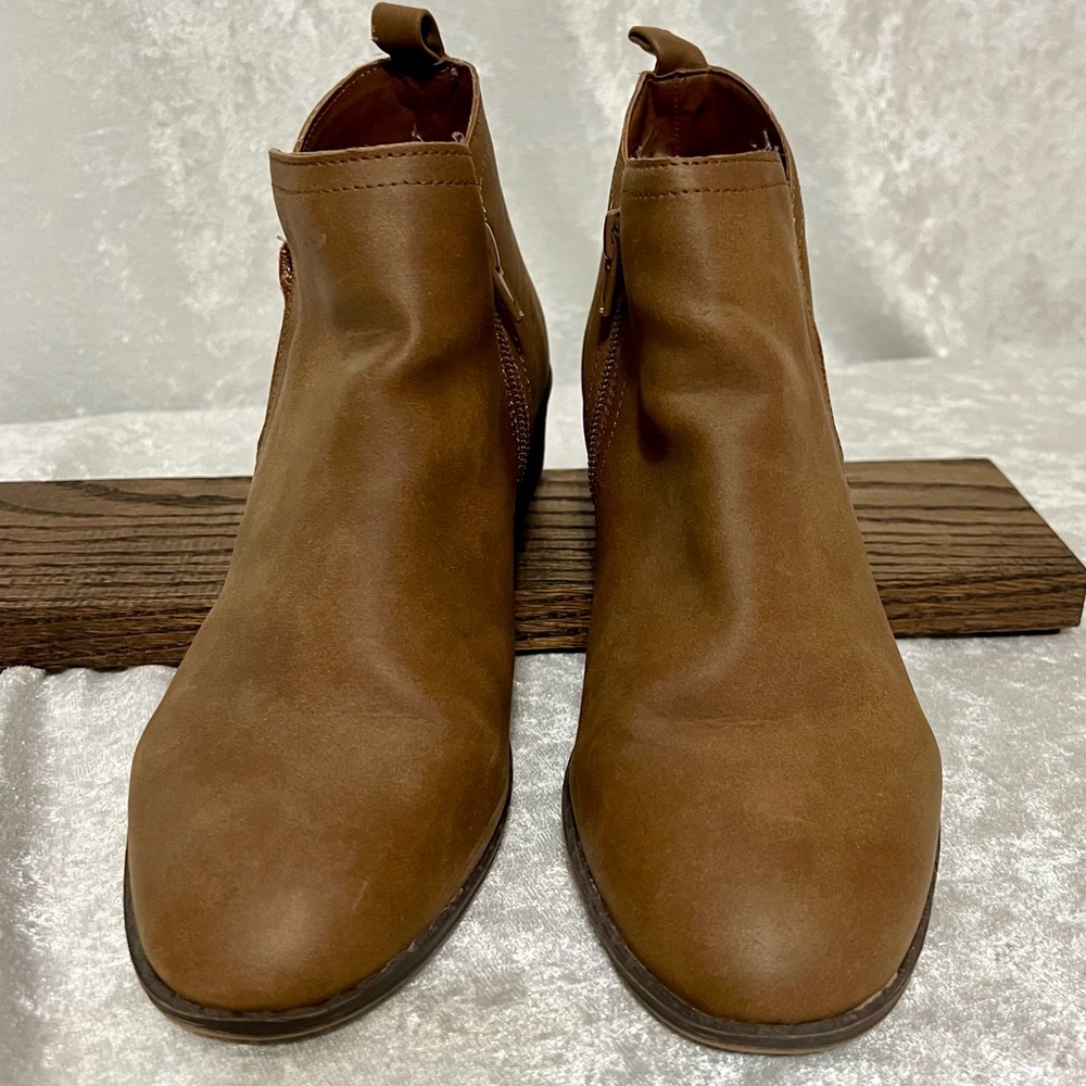 SUN + STONE Tan Cadee Memory Foam Slip-On Block Heel Ankle‎ Booties SZ 7.5